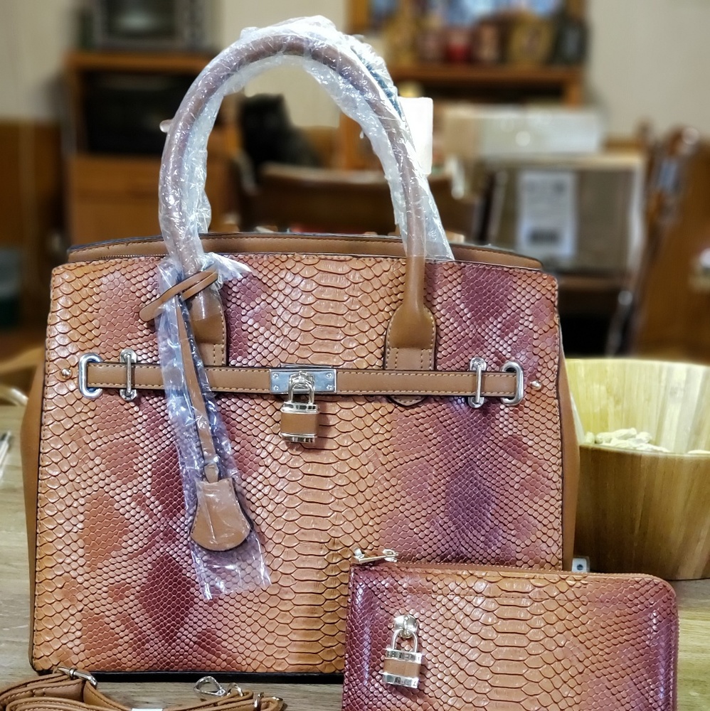 Purse and matching wallet set.